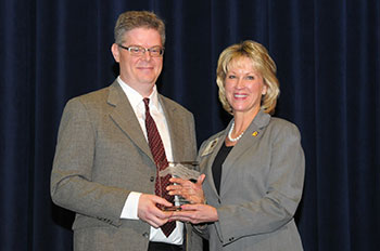 Photo of Kent Thomas receiving award